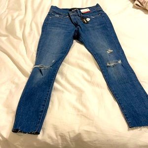 Distressed Ankle Jegging